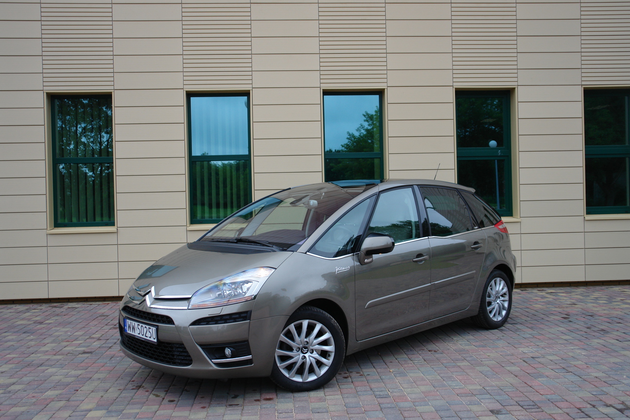 Citroen C4 Picasso 2,0 HDI dzięki dużej przeszklonej powierzchni zapewnia dobrą widoczność. fot. Piotr Migas