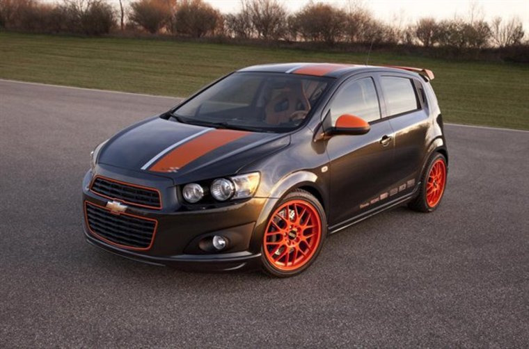 Z zewnątrz auto wyróżnia się pomarańczowo-białymi dodatkami. Fot. Chevrolet