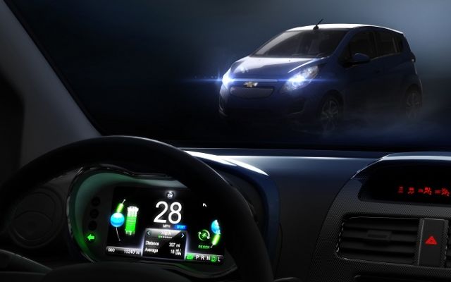 Chevrolet prowadzi program demonstracyjnych jazd testowych samochodami elektrycznymi. Testy odbywają się w Szanghaju (Sail EV), Korei (Cruze EV) oraz Indiach (Beat EV). Opinie uczestników programu będą pomocne przy tworzeniu produkcyjnej wersji Sparka EV. fot. Chevrolet