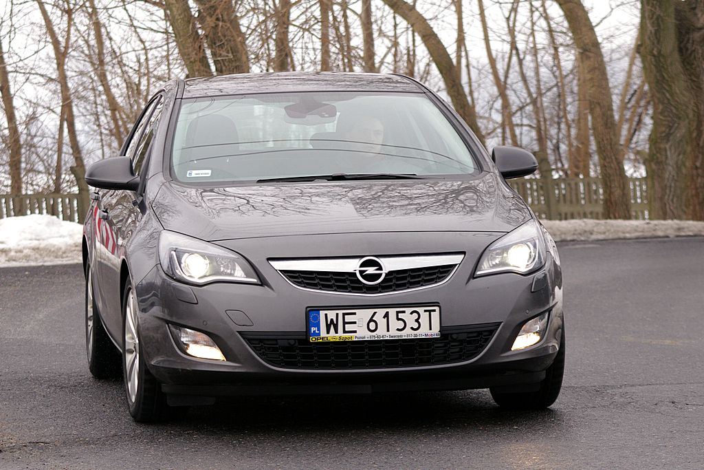 Opel Astra 1.6 Enjoy przód