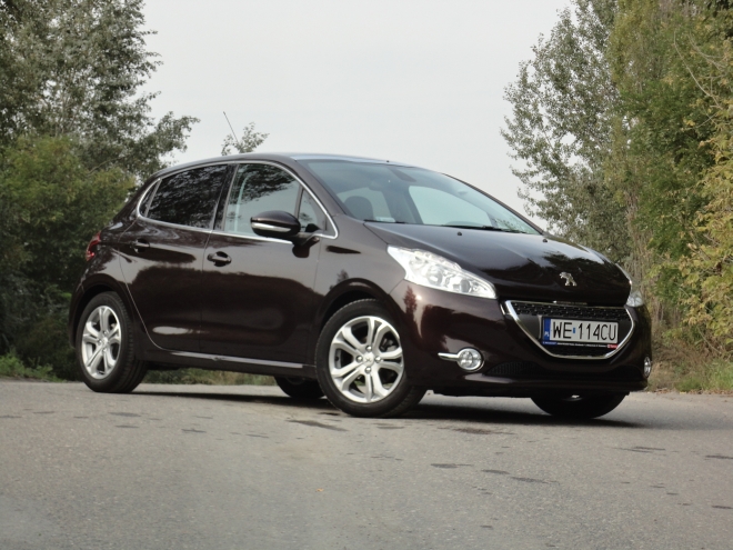 Peugeot 208 - przód