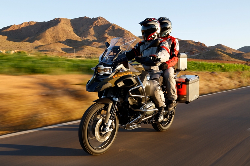 BMW R 1200 GS Adventure wyposażono w półaktywne elektronicznie sterowane zawieszenie kół Dynamic ESA.