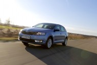 Według danych producenta opisywany Rapid rozpędza się od 0 do 100 km/h w 10,8 s oraz może pojechać z maksymalną prędkością 183 km/h. Są to osiągi w zupełności wystarczające do sprawnej jazdy w ruchu miejskim, jak i w trasie. Według danych producenta opisywany Rapid rozpędza się od 0 do 100 km/h w 10,8 s oraz może pojechać z maksymalną prędkością 183 km/h. Są to osiągi w zupełności wystarczające do sprawnej jazdy w ruchu miejskim, jak i w trasie.